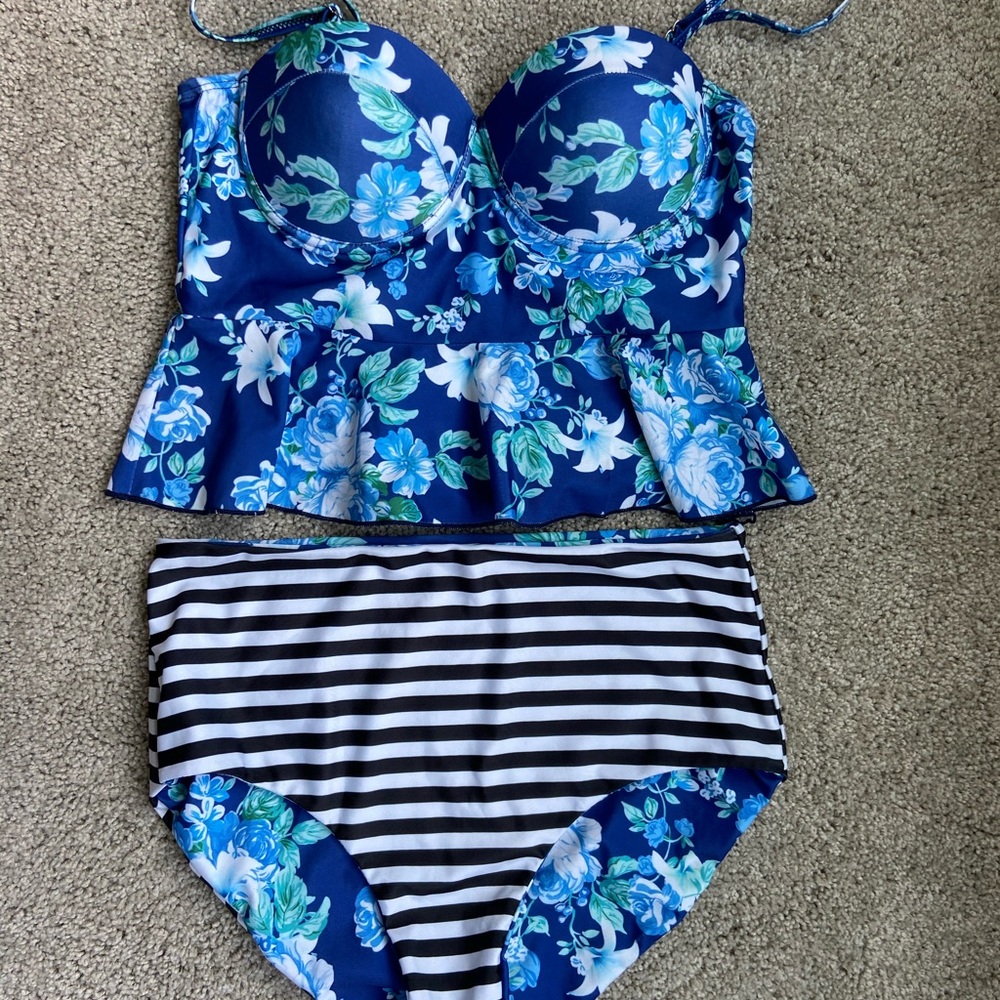 Floral tankini with reversible bottoms!!